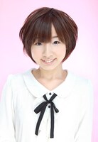 茅野カエデ役の洲崎綾。