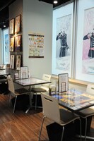 「『アイドリッシュセブン』×アニメイトカフェ」の店内。