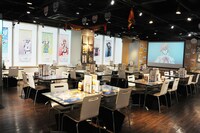 「『アイドリッシュセブン』×アニメイトカフェ」の店内。