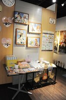 「『アイドリッシュセブン』×アニメイトカフェ」の店内。