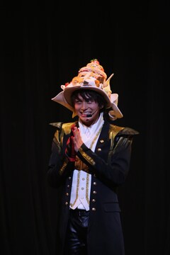 水城せとな作詞の新曲2曲も 小林豊が怪盗に扮し心奪った 恋レピ ライブ コミックナタリー