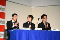 本日行われた「AnimeJapan 2016」プレゼンテーションの様子。（左から）バンダイビジュアル株式会社の廣岡祐次氏、株式会社サンライズの池内謙一郎氏、株式会社アニプレックスの高橋祐馬氏。