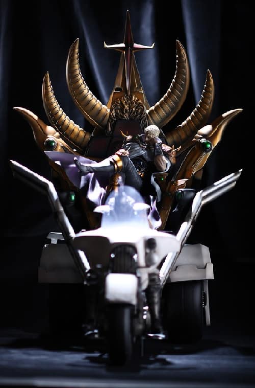 北斗の拳」サウザー神輿が巨大フィギュアに、「イチゴ味」のシェイク 