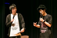 （左から）新海岳人、小野賢章。