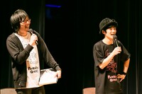 （左から）新海岳人、小野賢章。