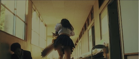 「血まみれスケバンチェーンソー」場面写真
