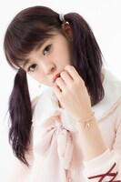 鹿目まどかモデルのブレスレットの着用例。