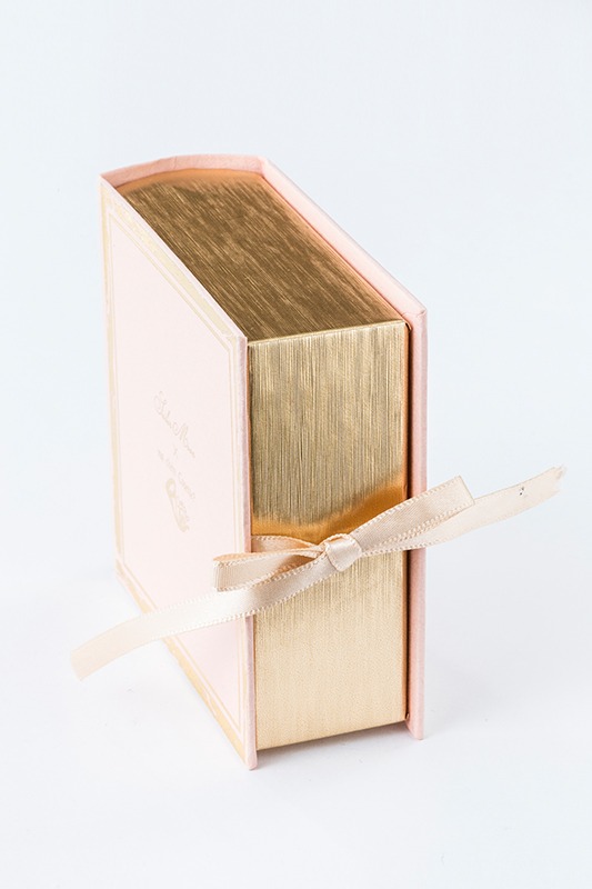 「美少女戦士セーラームーン × ma chere cosette?」のブレスレットはジュエリーボックスに入れて届けられる。