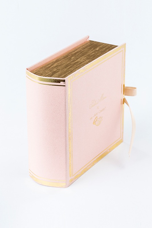 「美少女戦士セーラームーン × ma chere cosette?」のブレスレットはジュエリーボックスに入れて届けられる。