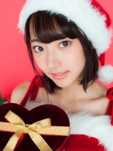 サンタに扮した武田玲奈。撮影：Takeo Dec.