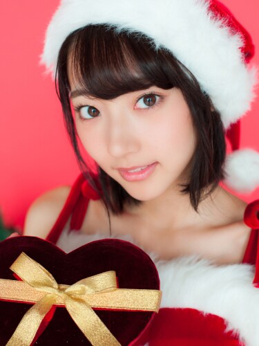 サンタに扮した武田玲奈。撮影：Takeo Dec.