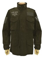 「ヨルムンガンド」の「HCLI M-65ジャケット」。コミックマーケット89では「HCLI PVCパッチ」とのセットでの取り扱いとなる。