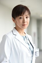 織田玲子役の斉藤由貴。