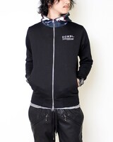 マスクパーカーの着用イメージ。