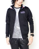 マスクパーカーの着用イメージ。