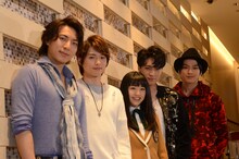 （左から）美作あきら役の上山竜治、花沢類役の白洲迅、牧野つくし役の加藤梨里香、道明寺司役の松下優也（X4）、西門総二郎役の真剣佑。