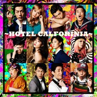 舞台「ホテル・カルフォリニア～HOTEL CALFORINIA～」全キャストのビジュアル。（1段目左から）福士誠治、太田基裕、山田悠介、町田水城。（2段目左から）山岸門人、今野杏南、天乃舞衣子、中尾ちひろ。（3段目左から）平田敦子、吉増裕士、なだぎ武、松尾伴内。