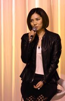 生嶋晶役を演じる野波麻帆。