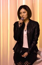 生嶋晶役を演じる野波麻帆。