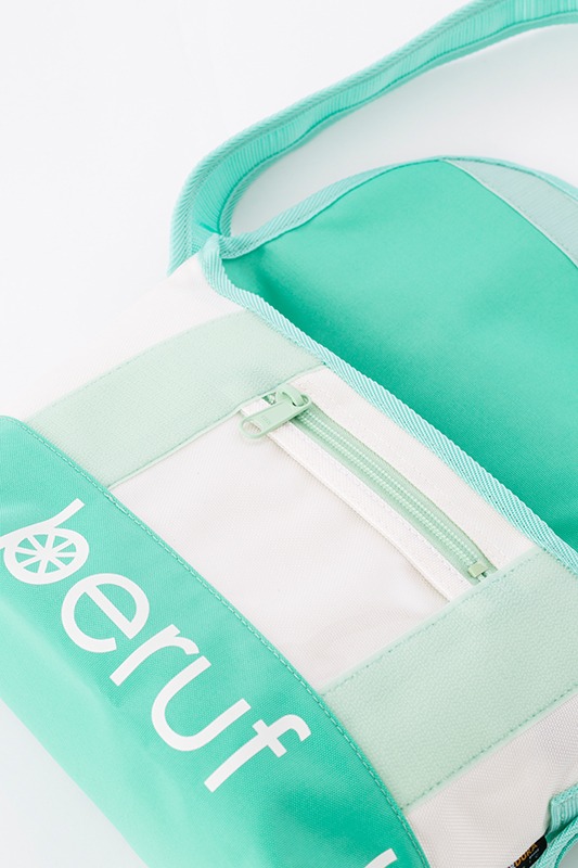 青葉城西高校モデルのメッセンジャーバッグ。