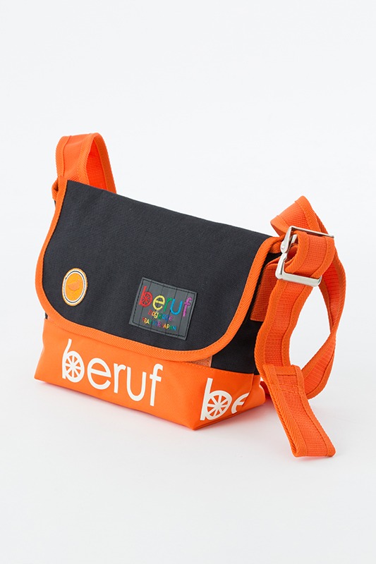 烏野高校モデルのメッセンジャーバッグ。