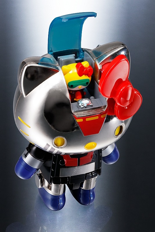 頭部に兜甲児カラーをしたハローキティのミニフィギュアが搭載。