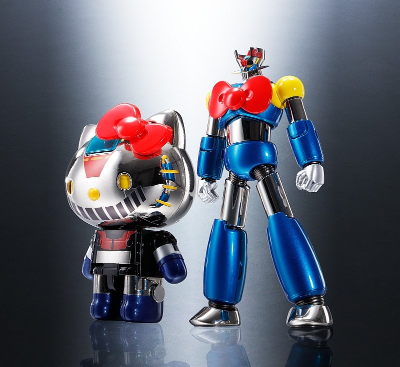 左から「超合金 ハローキティ（マジンガーZカラー）」、「超合金 マジンガーZ（ハローキティカラー）」。