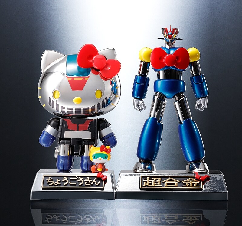 左から「超合金 ハローキティ（マジンガーZカラー）」、「超合金 マジンガーZ（ハローキティカラー）」。