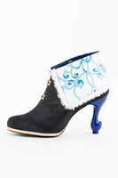 ファイ・D・フローライト/ユゥイをモチーフにしたブーティ。