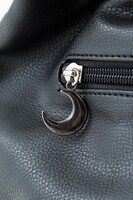 黒鋼モデルのショルダーバッグ。