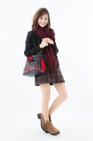 黒鋼モデルショルダーバッグの使用例。