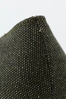 小狼モデルのパンプス。