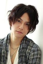 鬼宿役の平野良。