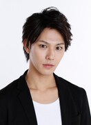 翼宿役の小谷嘉一。