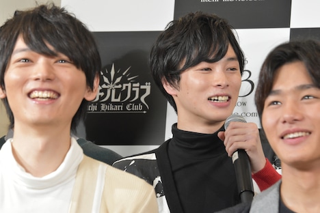 即興でラップを披露した柾木玲弥（中央）。