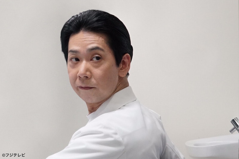 内科医・藤原守役の手塚とおる。