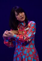 バーテンダーの妻（田上真里奈） 撮影：鏡田伸幸