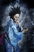 凶戴斗役の沖野晃司。