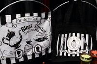 （左から）ランチョンマットとトートバッグ。