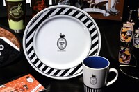 お皿とマグカップ。