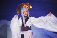 鳴神姫役の奥仲麻琴。