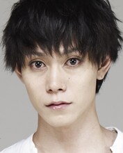 曇天火役の玉城裕規。