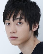 曇宙太郎役の百瀬朔。