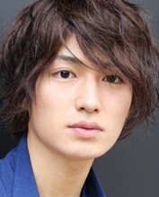 金城白子役の松田凌。