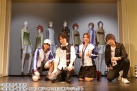 （前列左から）小越勇輝、許斐剛、皆川純子、ササキオサム。（後列左から）白石蔵ノ介、遠山金太郎、跡部景吾、手塚国光、丸井ブン太、不二周助、幸村精市。