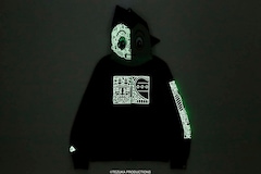 鉄腕アトム」がBAPEとコラボ、アトムになりきれるパーカーなど登場 