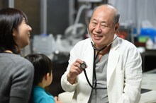 神道護役の泉谷しげる。