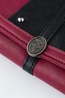 フラメルの十字架をモチーフにした留め具。