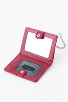 内側には鏡も付いている。