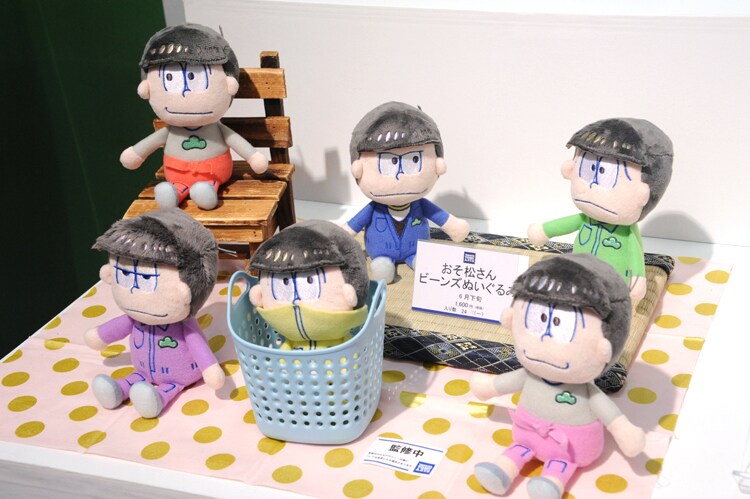 おそ松さん」6つ子のぬいぐるみなど、タカラトミーアーツより